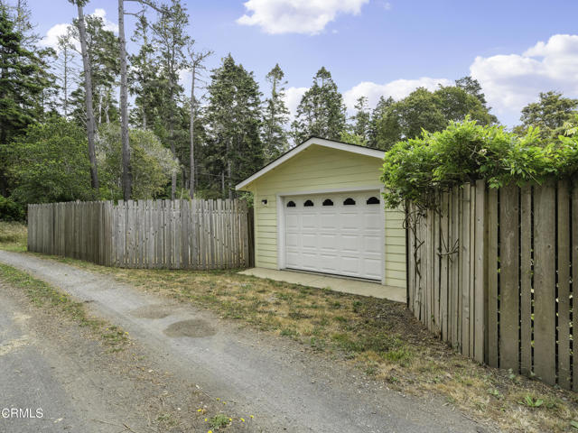 Detail Gallery Image 33 of 39 For 10392 Hills Rd, Mendocino,  CA 95460 - 2 Beds | 1 Baths