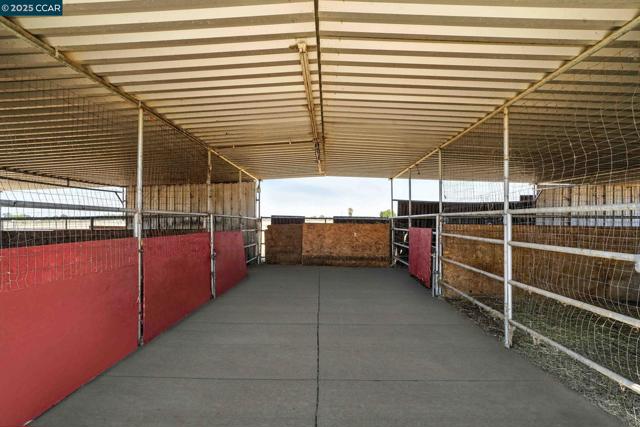 1950 Tule Ln, Knightsen CA: https://media.crmls.org/mediaz/d2d1914e-de53-45b3-9a38-3e8de0e5453e.jpg