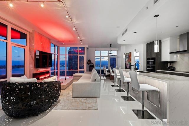 550 Front Street, San Diego CA: https://media.crmls.org/mediaz/d2d2979a-b0ce-4b6c-bf27-4a972604d317.jpg