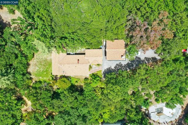3363 Mcgraw Ln, Lafayette CA: https://media.crmls.org/mediaz/d2d2e99a-1022-4fec-b8b0-356213a19b21.jpg