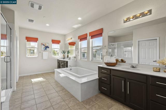 589 W Huntington Ave, Mountain House CA: https://media.crmls.org/mediaz/d2d315f7-70d7-409f-a8f8-8b4c0a46b2eb.jpg