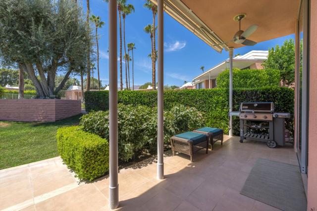 47432 Medina W Drive, Palm Desert CA: https://media.crmls.org/mediaz/d2d37461-e29e-4aa9-8ec9-a751893871d8.jpg