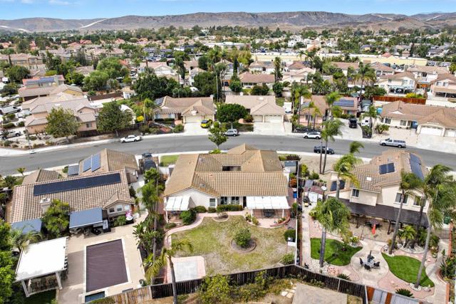 27 Avenida Descanso, Oceanside CA: https://media.crmls.org/mediaz/d2d406e6-e2d9-4956-add0-25a1b4dacb6e.jpg
