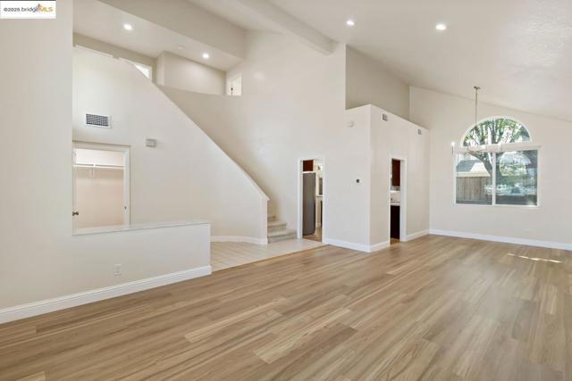 521 Freemark LN, Oakley CA: https://media.crmls.org/mediaz/d2d44534-6f9d-4db7-8ebb-aa2930938d3d.jpg