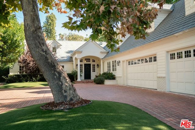 4714 Balboa Avenue, Encino CA: https://media.crmls.org/mediaz/d2d4691a-5a57-4d00-be81-7e5ce92a3554.jpg