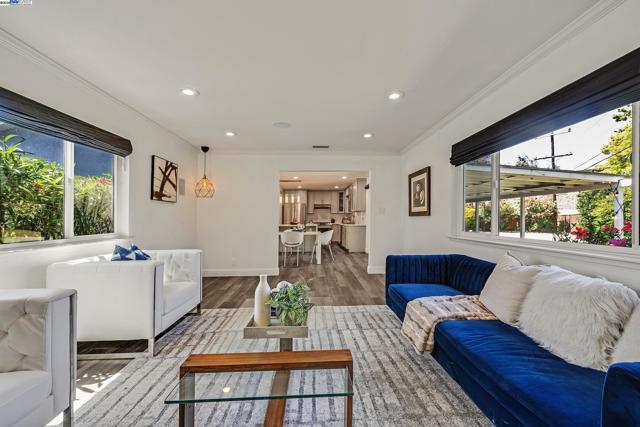 141 Peony Ct, Fremont CA: https://media.crmls.org/mediaz/d2d4b717-4d56-4250-a812-359d4f690c46.jpg