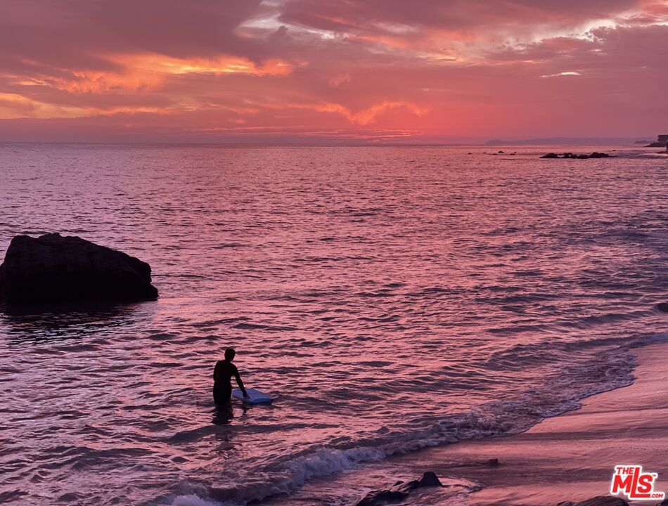 https://media.crmls.org/mediaz/d2d4df89-fc55-4c68-99cb-66b00b641fc8.jpg?preset=X-Large