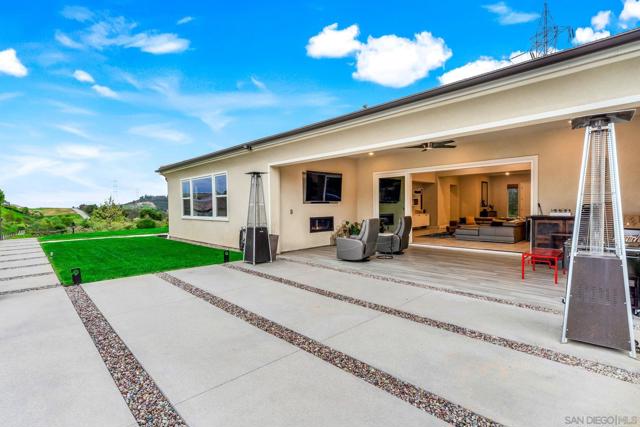21992 Wilgen Rd, Escondido CA: https://media.crmls.org/mediaz/d2d55160-46e6-4282-aa91-0eb03b76e20a.jpg