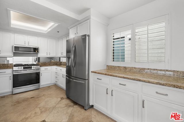 1722 Malcolm Avenue, Los Angeles CA: https://media.crmls.org/mediaz/d2d570ed-58e9-4378-adff-37757ed6ab12.jpg