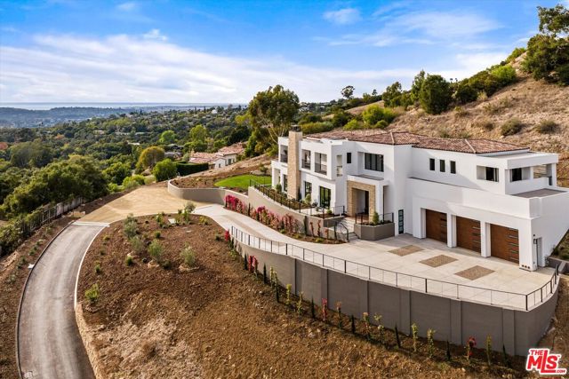 2082 Las Canoas Road, Santa Barbara CA: https://media.crmls.org/mediaz/d2d584be-f77e-4a2e-bdb0-d7361c03ef8c.jpg