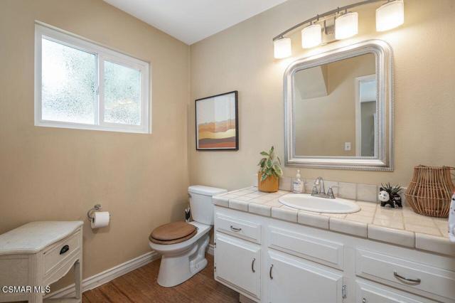 1076 Calle Contento, Thousand Oaks CA: https://media.crmls.org/mediaz/d2d5a276-4516-43df-b55d-eb099a4e1c0f.jpg