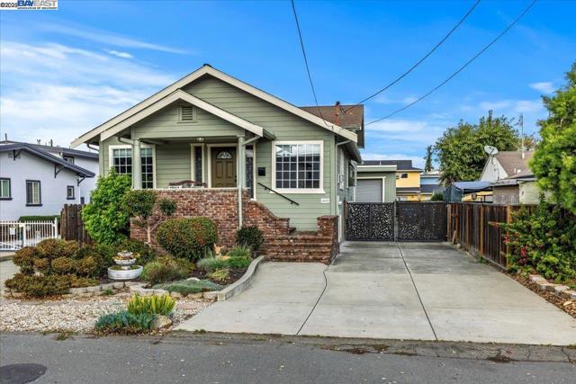 1672 Crescent Avenue, Castro Valley CA: https://media.crmls.org/mediaz/d2d5b646-1b75-441e-b8ab-df4dfb3b58aa.jpg