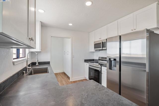 29950 E Highway 26, Linden CA: https://media.crmls.org/mediaz/d2d5b90f-f0e3-4f0c-b1be-45ed663c2faf.jpg