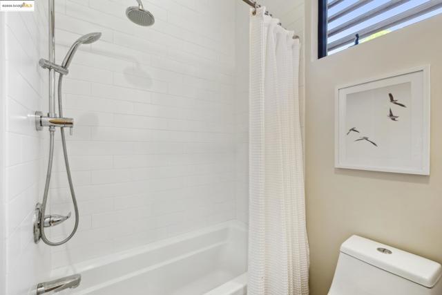 2010 9th St, Berkeley CA: https://media.crmls.org/mediaz/d2d5c267-d715-45a0-a78b-f9718d3a0eb5.jpg