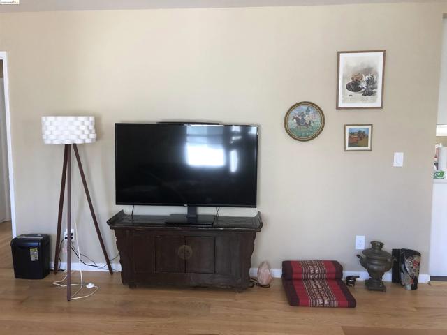 Image 5 of 46 For 986 Kains Ave