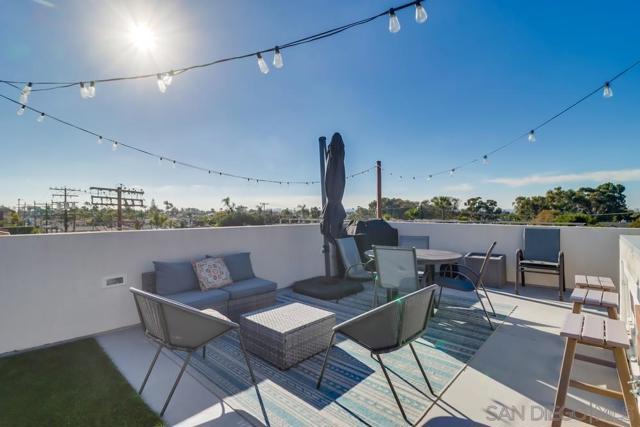 1016 1st St, Coronado CA: https://media.crmls.org/mediaz/d2d683b9-5a07-4be3-b244-2d463452b067.jpg