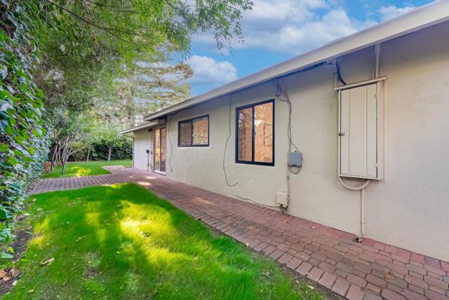 50 Jordan Place, Palo Alto CA: https://media.crmls.org/mediaz/d2d68a71-fd31-4966-b680-3fa82e502502.jpg