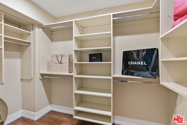 10795 Wilshire Boulevard, Los Angeles CA: https://media.crmls.org/mediaz/d2d69e1f-a624-4246-b14b-9ca91a88ea59.jpg