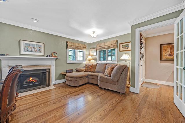 203 Roberta Ave, Pleasant Hill CA: https://media.crmls.org/mediaz/d2d6b4db-fc41-4cc8-8cf0-15437e0b32bc.jpg