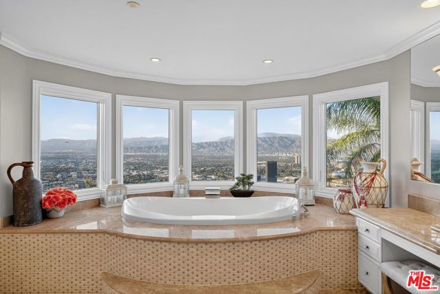 7833 Torreyson Drive, Los Angeles CA: https://media.crmls.org/mediaz/d2d6c296-2def-49bb-8e16-6295c770108d.jpg