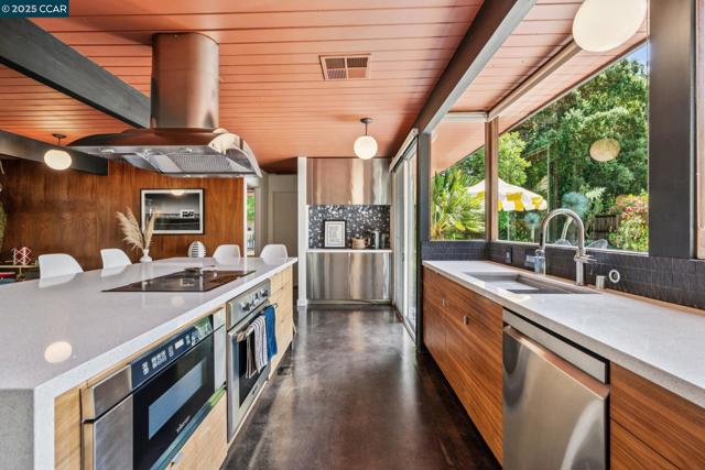 232 Clyde Dr, Walnut Creek CA: https://media.crmls.org/mediaz/d2d710c5-3d4f-4dee-9f95-85a264d27d59.jpg