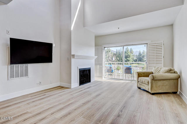 Detail Gallery Image 7 of 48 For 2905 Montrose Ave #610,  La Crescenta,  CA 91214 - 3 Beds | 3 Baths