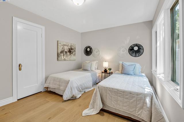 5601 Castle Dr, Oakland CA: https://media.crmls.org/mediaz/d2d881fb-38d4-4956-9b84-f4d9d6285946.jpg