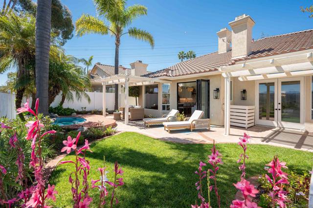 11475 Eastridge Pl, San Diego CA: https://media.crmls.org/mediaz/d2d90c61-cc30-4926-9742-cbb31433a932.jpg