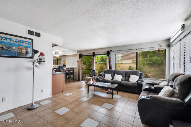 7565 Melvin Avenue, Reseda CA: https://media.crmls.org/mediaz/d2d946ce-e9b7-4c98-aee2-70a725f64af9.jpg