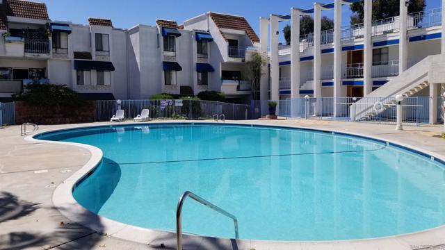 8328 Regents Rd, La Jolla CA: https://media.crmls.org/mediaz/d2d95485-985e-4c00-a67c-f5520b9a3b8e.jpg