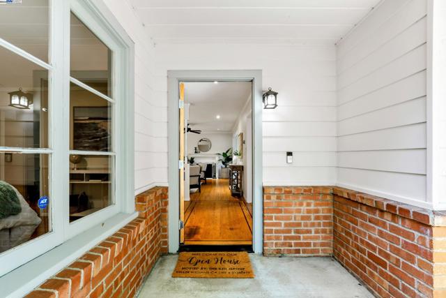2593 El Caminito, Oakland CA: https://media.crmls.org/mediaz/d2d9d6bc-30f4-40e9-ad60-56000a8a89f9.jpg