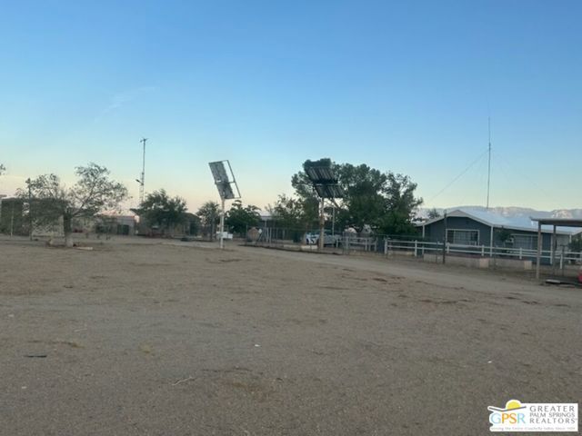 31750 Selmadolph Street, Lucerne Valley CA: https://media.crmls.org/mediaz/d2daab12-3ce7-46a3-b059-2ccd66495645.jpg