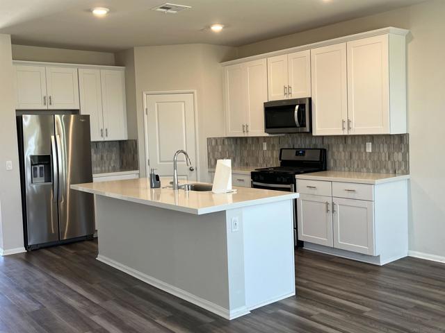 15654 Thubderbolt street, Moreno Valley CA: https://media.crmls.org/mediaz/d2db3654-d575-4a16-8469-f84bb0c14953.jpg