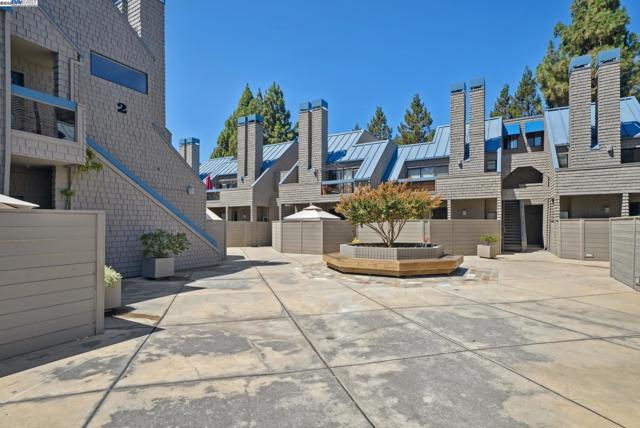 1089 Foxchase Dr, San Jose CA: https://media.crmls.org/mediaz/d2db44e0-998d-4f77-9981-695ba82dce13.jpg