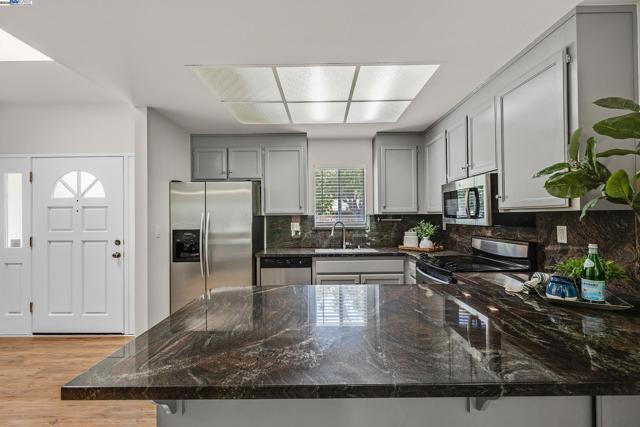 36055 Easterday Way, Fremont CA: https://media.crmls.org/mediaz/d2dba1af-19d1-42e3-9347-fc49cf4cca27.jpg