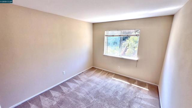 1135 Ranch Point Way, Antioch CA: https://media.crmls.org/mediaz/d2dbcf14-ec66-4911-9352-4383becad776.jpg