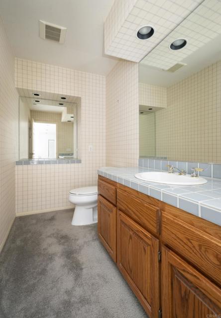 223 Presley Place, Vista CA: https://media.crmls.org/mediaz/d2dbfbc8-dfd2-4906-8b8d-652193987e56.jpg