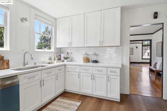 2900 Sheffield Ave, Oakland CA: https://media.crmls.org/mediaz/d2dc1da1-c22f-439b-aa51-f092abd7d132.jpg