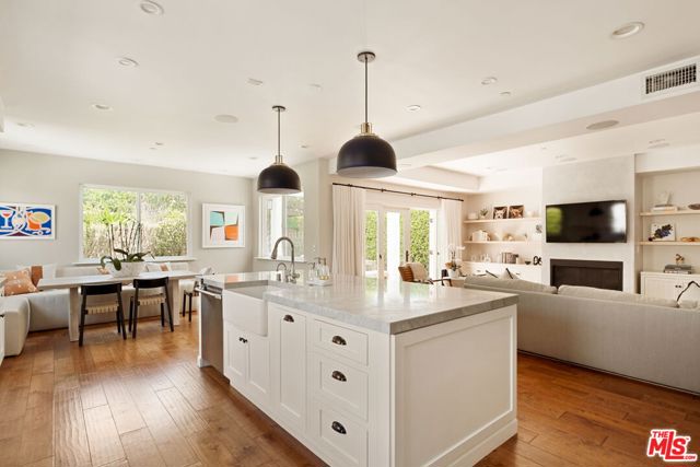 2468 Wellesley Avenue, Los Angeles CA: https://media.crmls.org/mediaz/d2dcdf19-9267-4a09-a557-2553293ac900.jpg