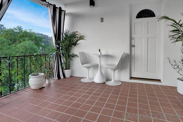 9586 Alto Dr, La Mesa CA: https://media.crmls.org/mediaz/d2dcf5bc-281f-40e7-aa0c-17fa5db774e0.jpg
