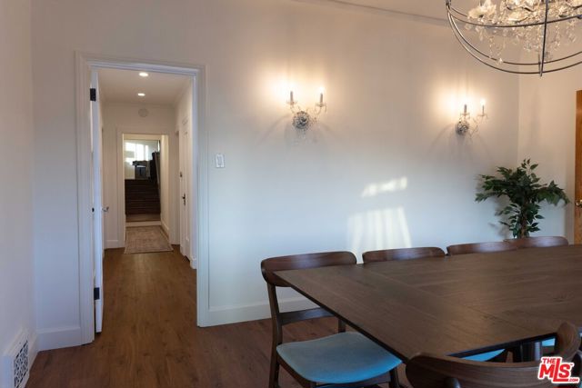 4925 W 20th Street, Los Angeles CA: https://media.crmls.org/mediaz/d2dcf9ff-23eb-4ae5-998a-6b4f4d8d2dd5.jpg