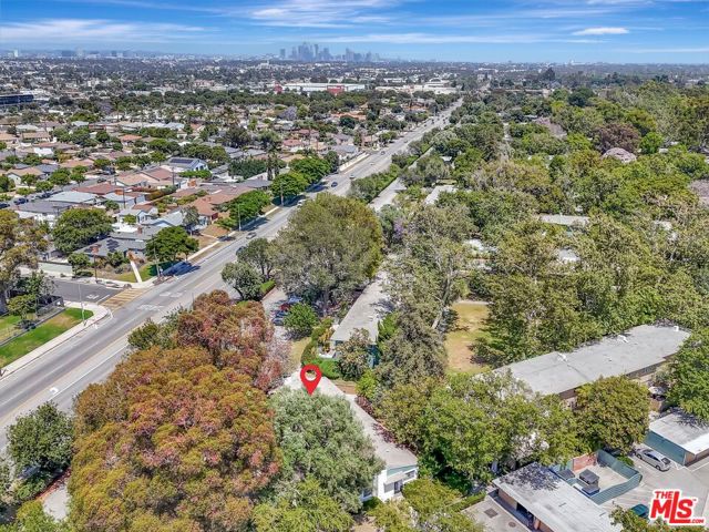 5513 Village, Los Angeles CA: https://media.crmls.org/mediaz/d2ddf0be-2062-4169-9feb-4fbd2aaf987a.jpg