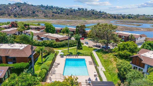 2459 Caminito Ocean Cv, Cardiff by the Sea CA: https://media.crmls.org/mediaz/d2de4c50-59ea-4da2-a6ff-be9c54f47340.jpg
