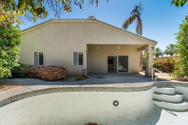 41995 Hemingway Court, Palm Desert CA: https://media.crmls.org/mediaz/d2de81c6-9c5f-4317-932c-52b318389994.jpg