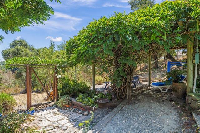 22196 Summit Road, Los Gatos CA: https://media.crmls.org/mediaz/d2de9260-b7e5-4abe-942b-5d2eabd3ee6c.jpg