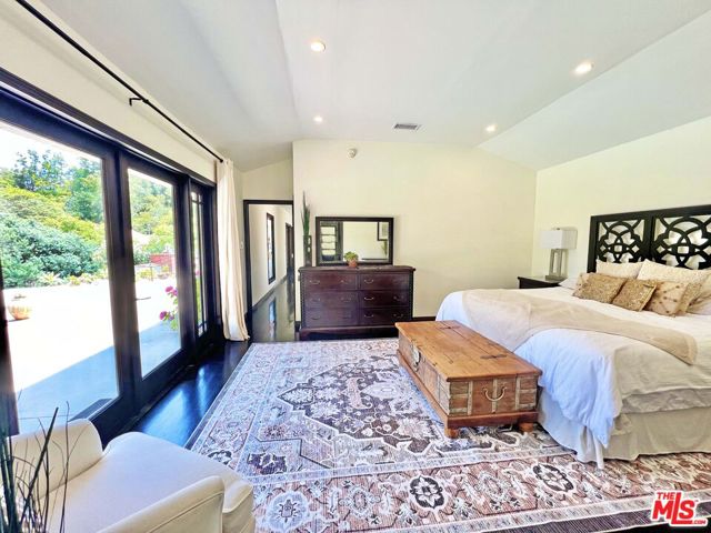12751 Mulholland Drive, Beverly Hills CA: https://media.crmls.org/mediaz/d2dec252-5a5c-461c-b3bc-7794807ac69a.jpg
