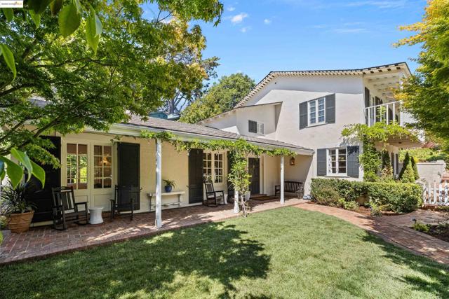 5701 La Salle Ave, Oakland CA: https://media.crmls.org/mediaz/d2ded774-38bc-423d-b845-3d16d38cc140.jpg