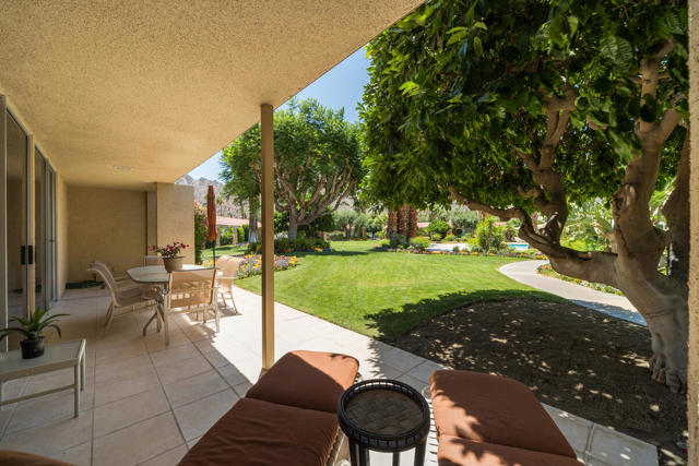 76895 Lark Drive, Indian Wells CA: https://media.crmls.org/mediaz/d2dee312-0e4f-4e67-9e63-e2e86fbbe8fd.jpg