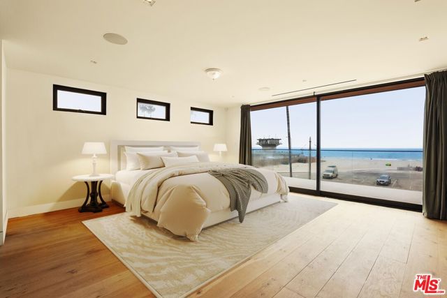 2205 Ocean Front Walk, Venice CA: https://media.crmls.org/mediaz/d2df02c1-7521-4c17-afcd-83854c96c029.jpg