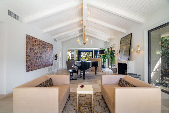 61 Mayfair Drive, Rancho Mirage CA: https://media.crmls.org/mediaz/d2df2dd2-d7a8-4199-aad0-84e7e67aca6b.jpg
